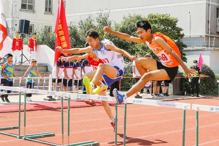 两千块网球拍